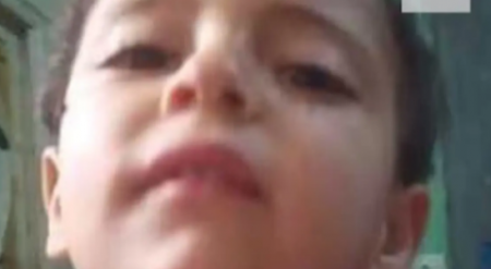 رجل يقتل إبن صديقه لسبب صادم